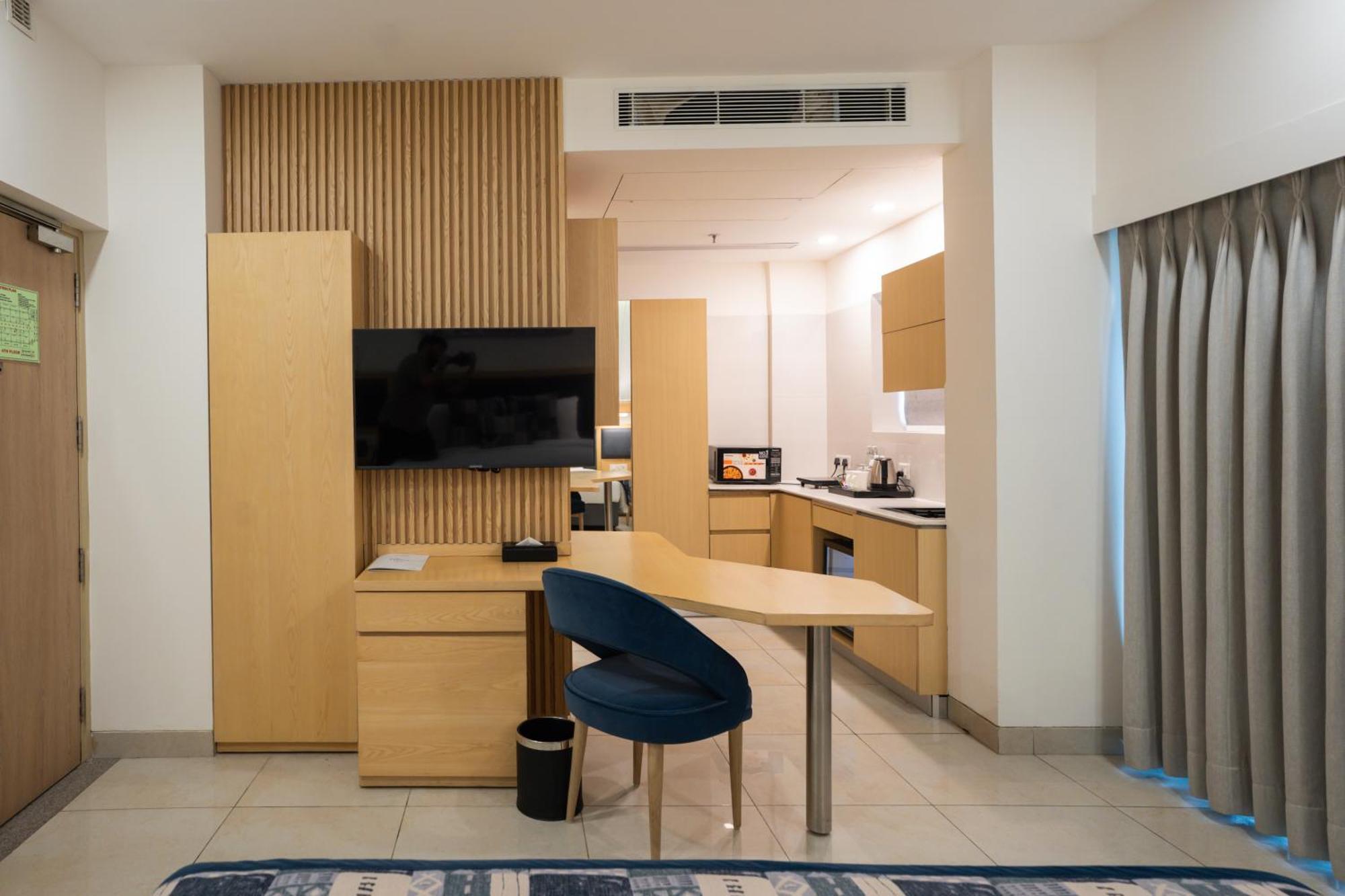 Ar Suites Klj Square غورغاون المظهر الخارجي الصورة