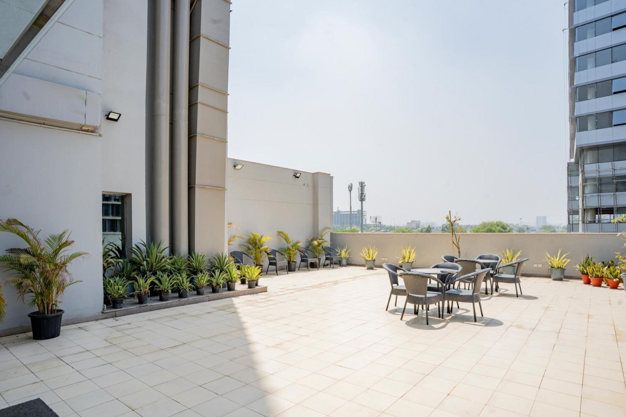 Ar Suites Klj Square غورغاون المظهر الخارجي الصورة