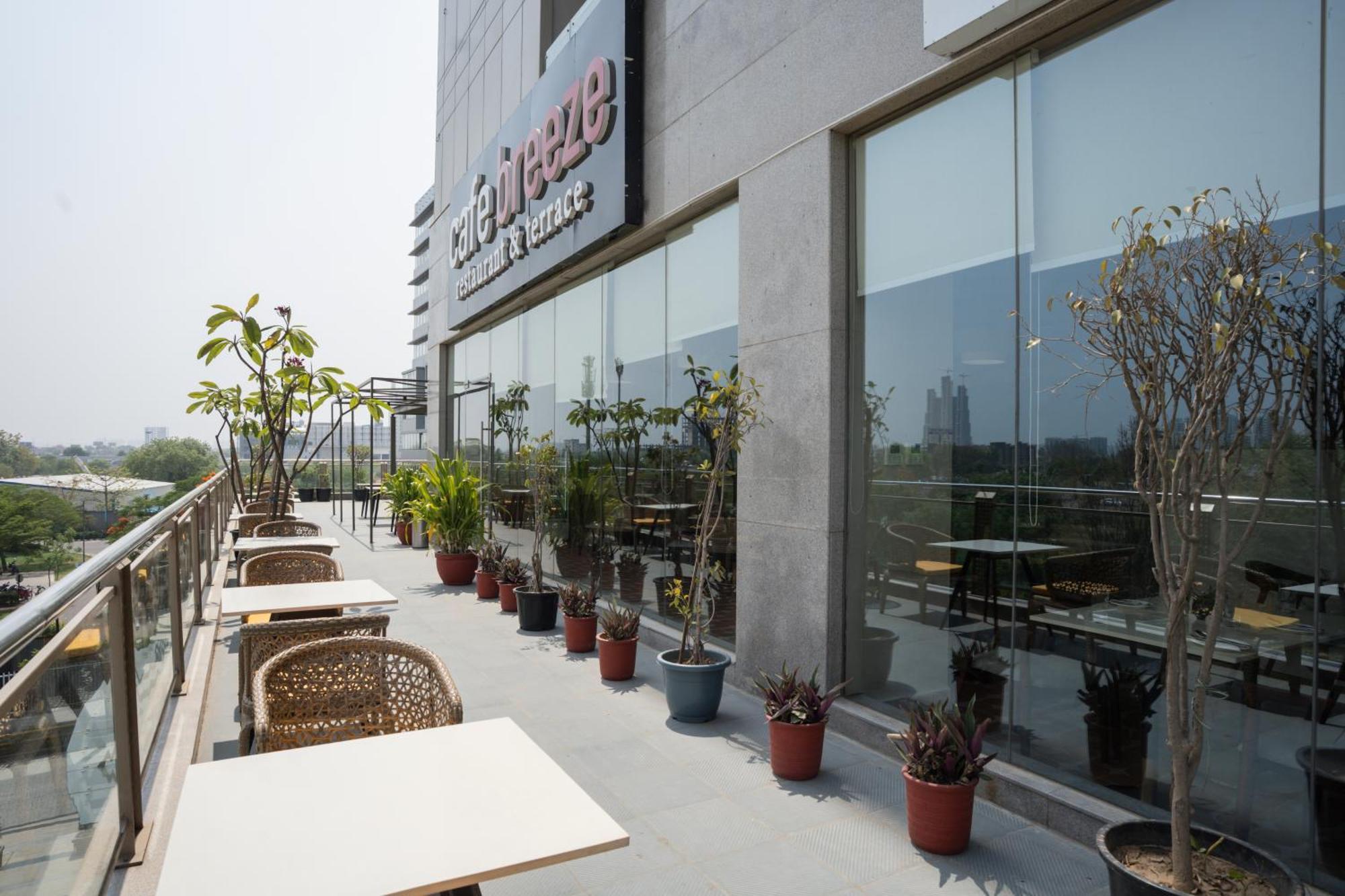 Ar Suites Klj Square غورغاون المظهر الخارجي الصورة