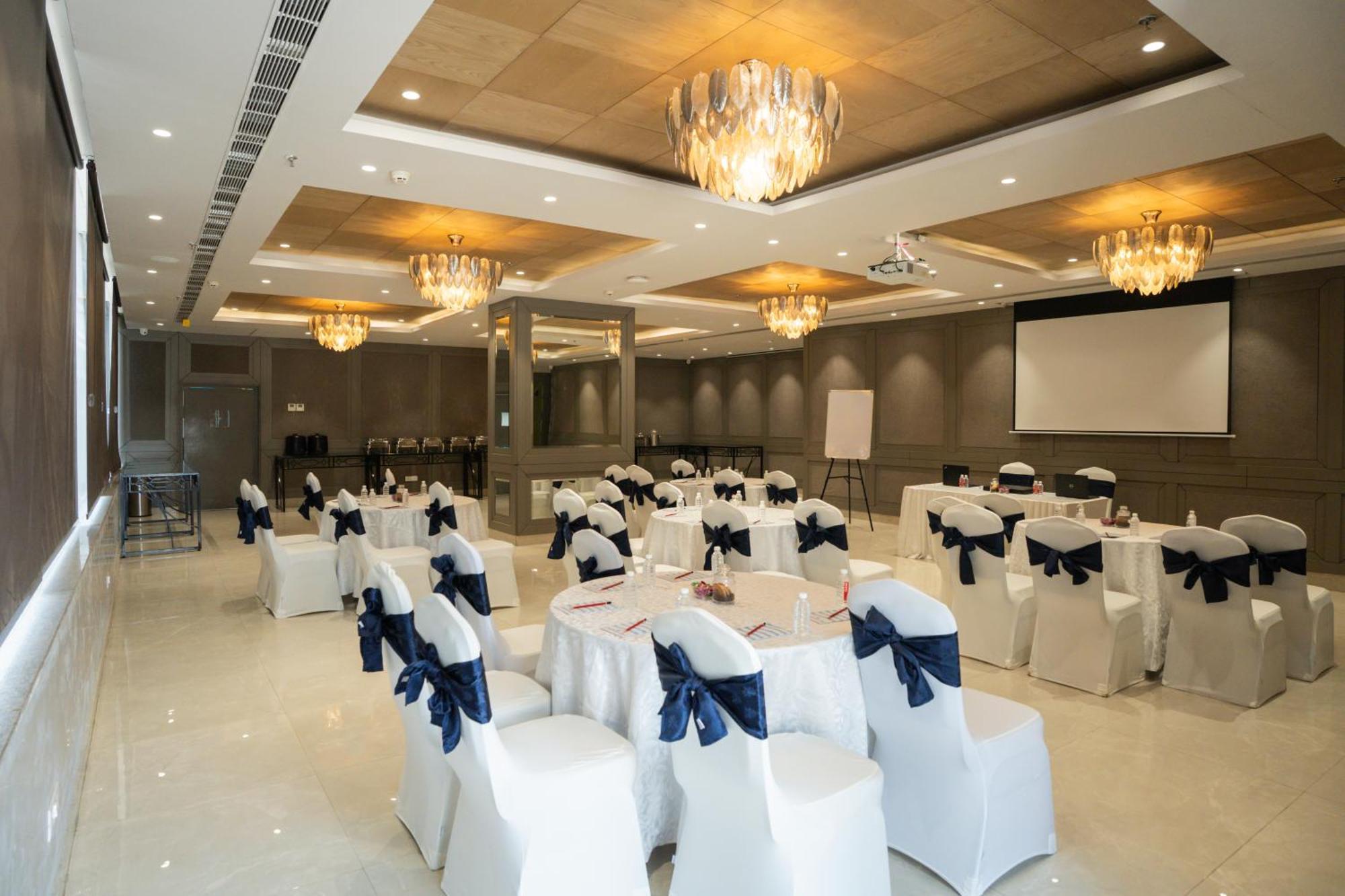 Ar Suites Klj Square غورغاون المظهر الخارجي الصورة